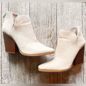 Qupid Beige/Cream Suede Ankle Boots Size 10